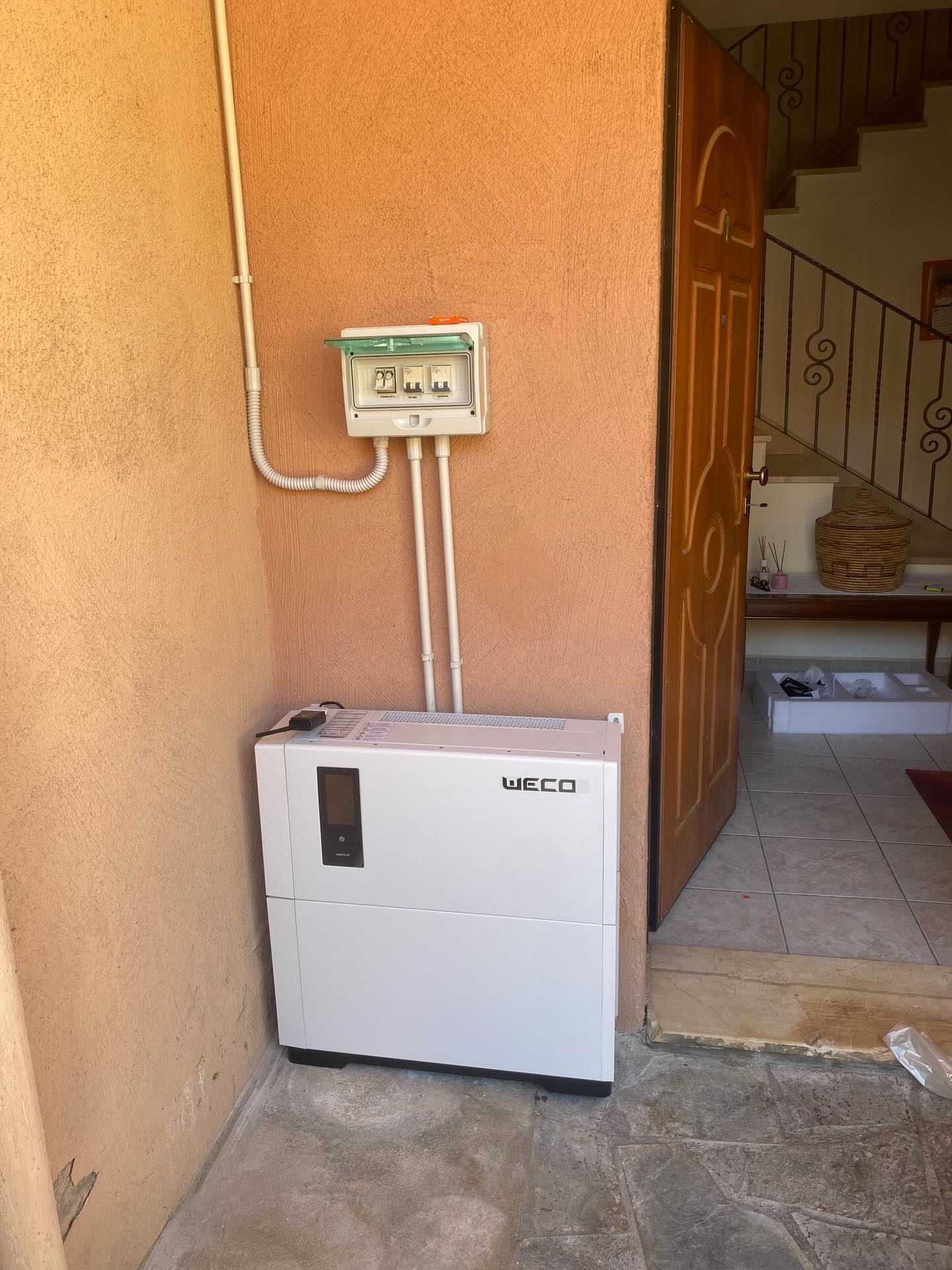Sistema tecnico installato da LP Servizi con accumulo e quadro di protezione